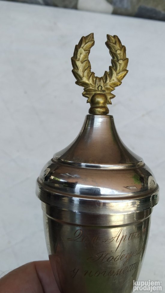 Retro pehar iz 1975 za dan Artema  pobedniku u fudbalu