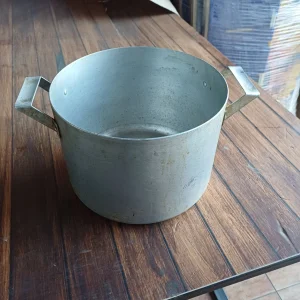 Stara aluminijumska šerpa