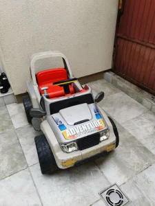 Džip-Auto na akumulator 12v Peg-Perego