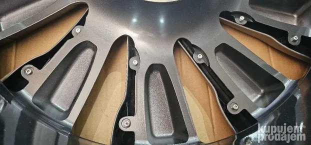 nove alu felne 23" land rover original