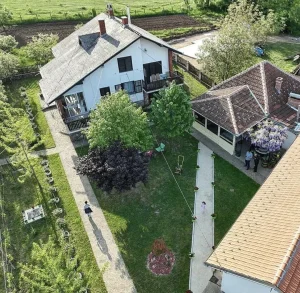 Knić, Centar, 5+ petosobna, 250 m²
