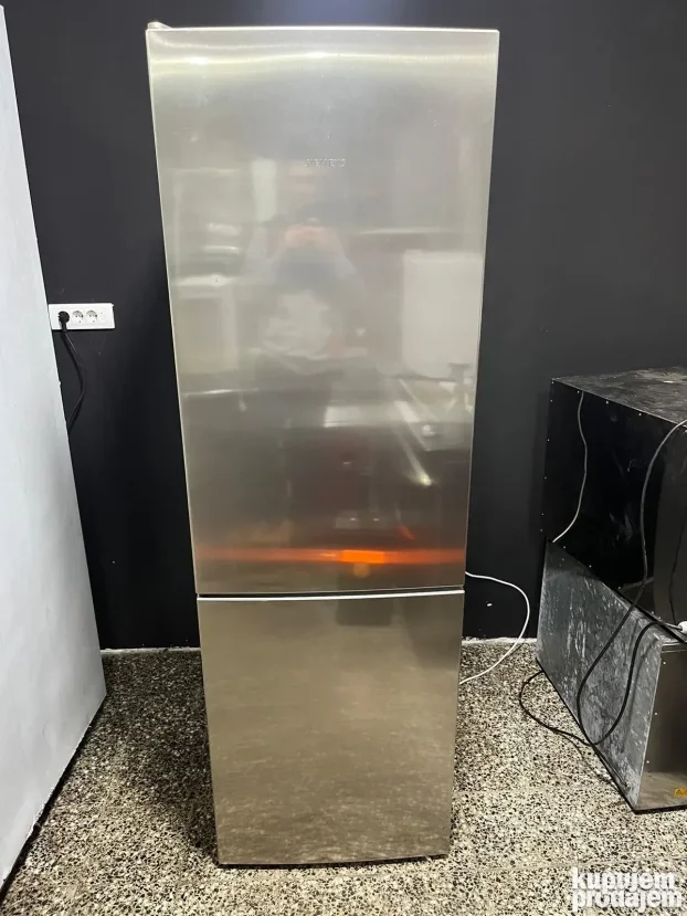 SIEMENS GERMANY Inox kombinovani frižider 312litara