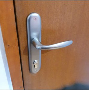 Zamena kvake na sobnim vratima