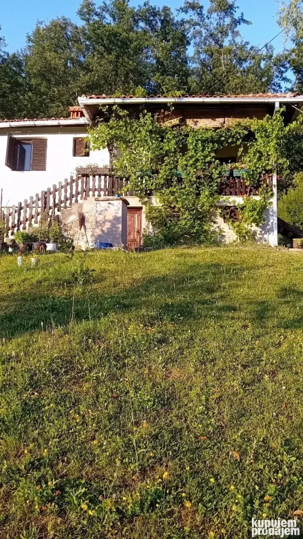 Kuća pored reke Lopatnice