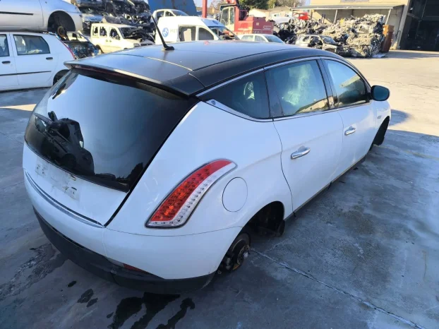 Brava gepeka LANCIA Delta (2008-2011)