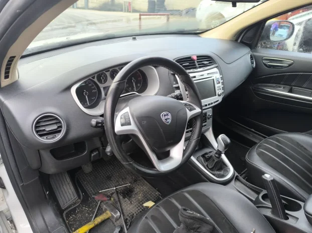 Brava gepeka LANCIA Delta (2008-2011)