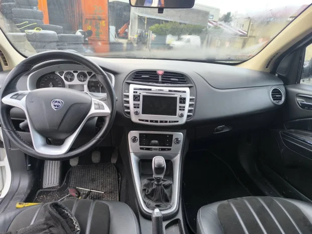 Brava gepeka LANCIA Delta (2008-2011)