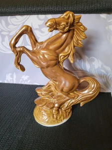 Porcelanski nov,vintaz konj 2.