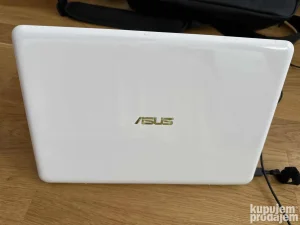 Asus E200H Notebook (+gratis futrola)
