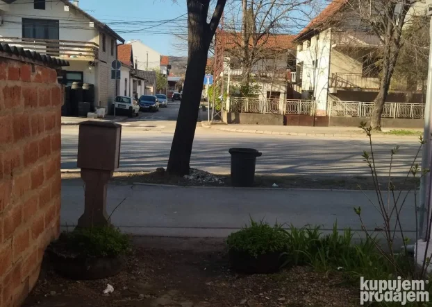 Izdaje se plac u Durlanu, 6m2