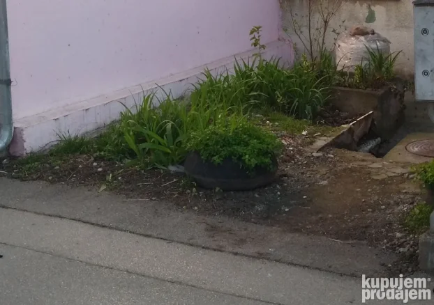 Izdaje se plac u Durlanu, 6m2