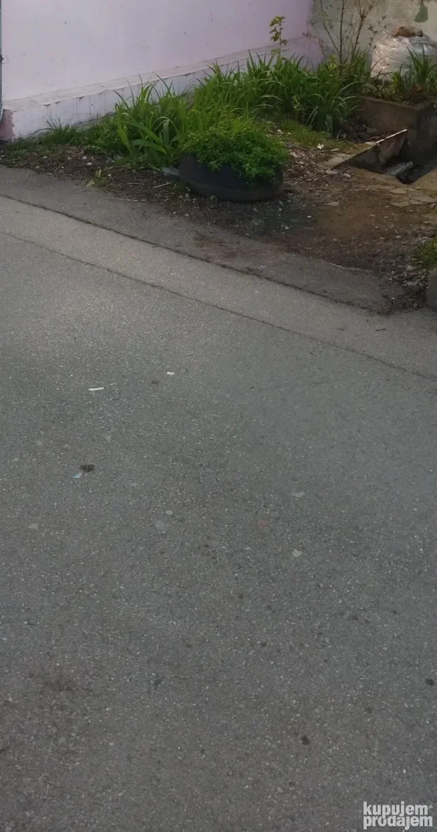 Izdaje se plac u Durlanu, 6m2