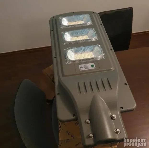 Solarni reflektor za banderu IP65 SIVI više diodni