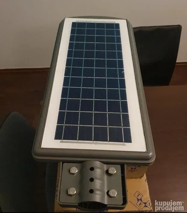 Solarni reflektor za banderu IP65 SIVI više diodni