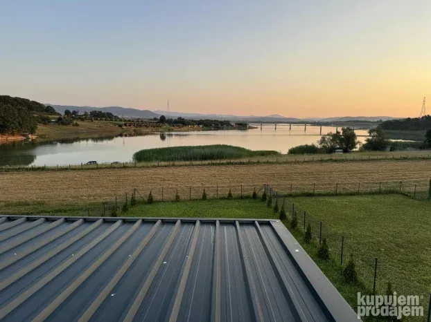 Vikendica za iznajmljivanje na Gruzanskom jezeru