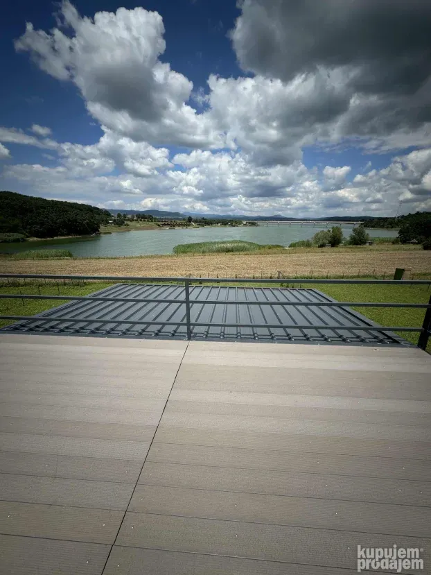 Vikendica za iznajmljivanje na Gruzanskom jezeru