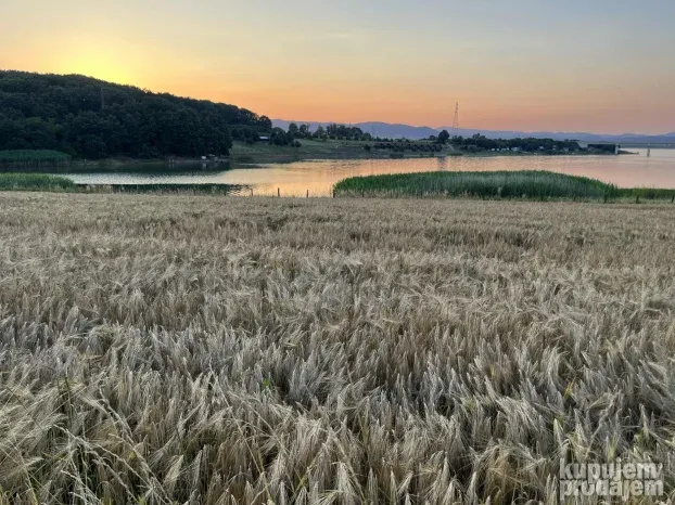 Vikendica za iznajmljivanje na Gruzanskom jezeru
