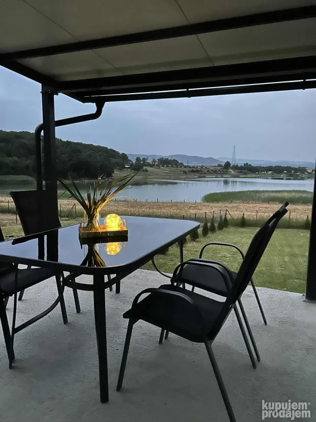 Vikendica za iznajmljivanje na Gruzanskom jezeru