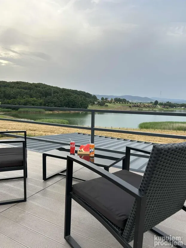 Vikendica za iznajmljivanje na Gruzanskom jezeru