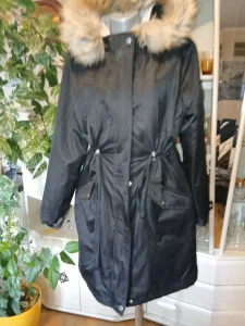 AMISU savrsena parka kao nova topla vel .l.