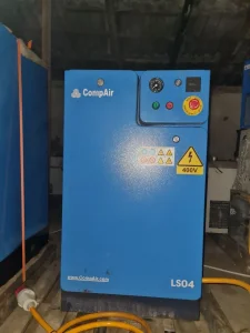 CompAir vijacni kompresor 4kw