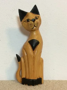 Drvena figura maca