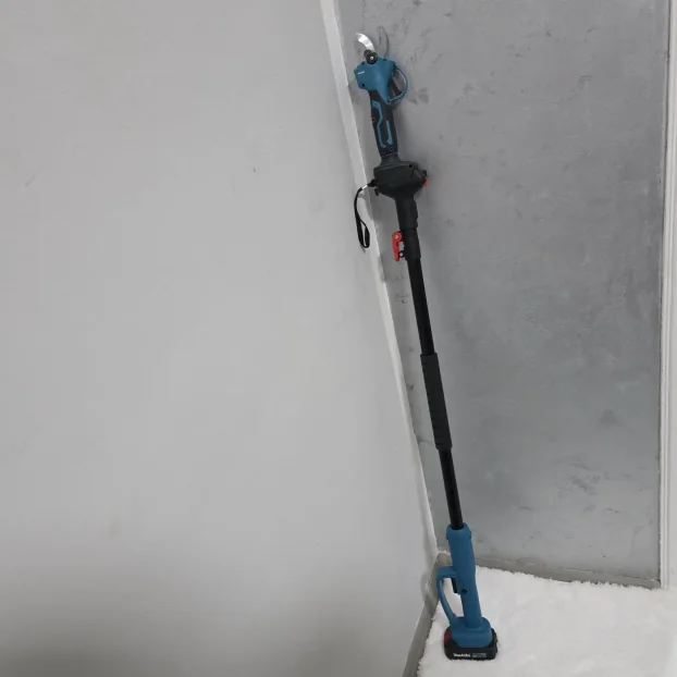 Aku makaze Makita 128v + TELESKOP