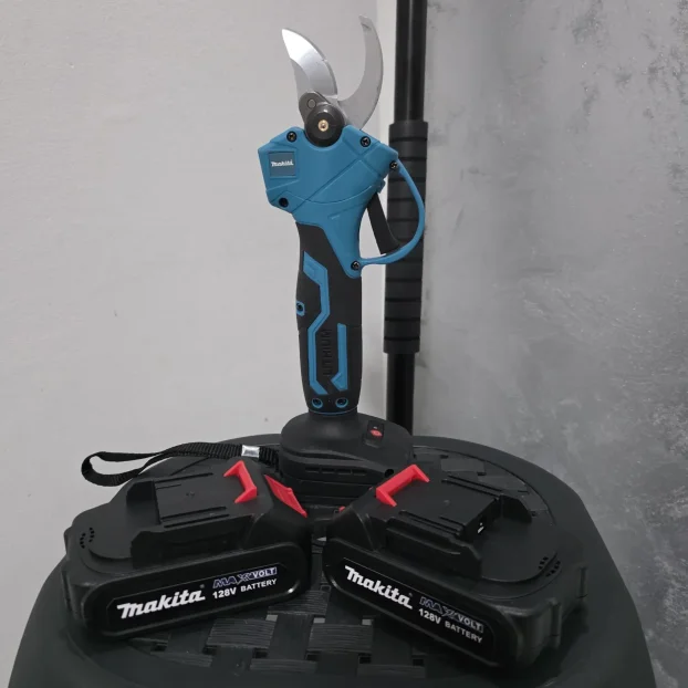 Aku makaze Makita 128v + TELESKOP