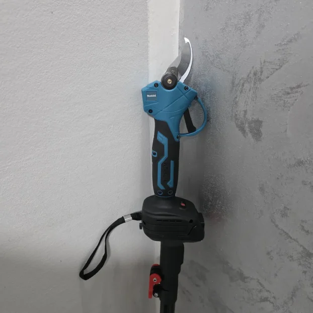 Aku makaze Makita 128v + TELESKOP