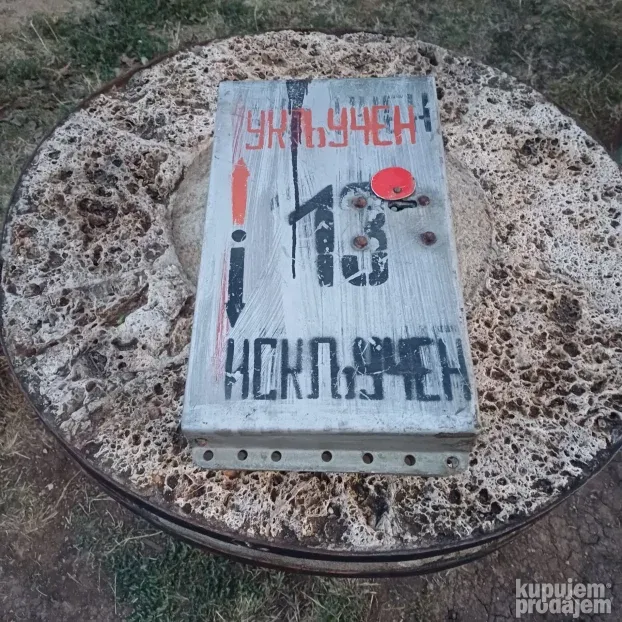 Stara metalna kutija 5
