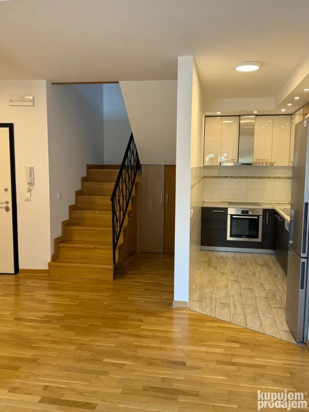 Laze Jovanovica Porcija, Opština Zemun, 5+ petosoban, 144 m²