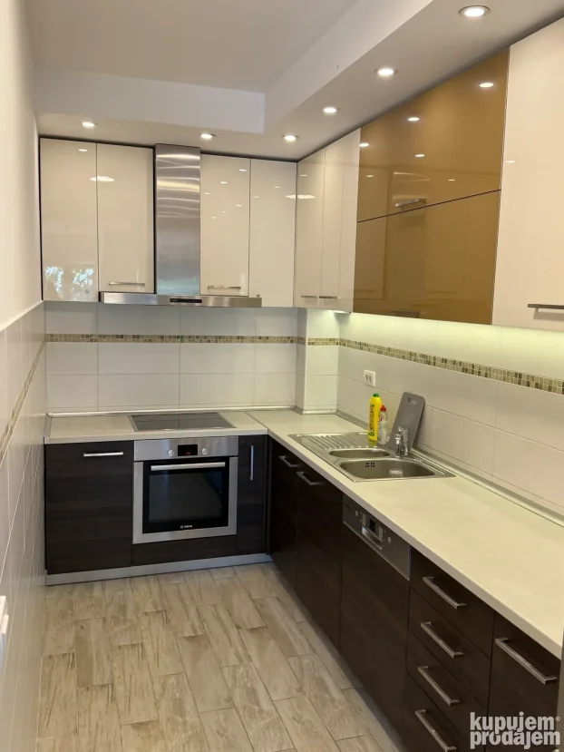 Laze Jovanovica Porcija, Opština Zemun, 5+ petosoban, 144 m²