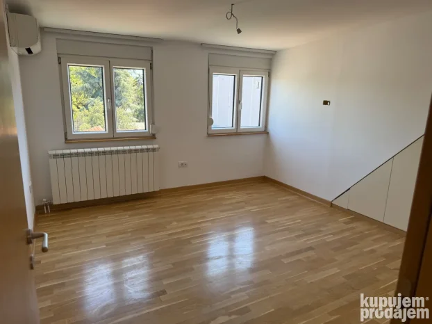 Laze Jovanovica Porcija, Opština Zemun, 5+ petosoban, 144 m²