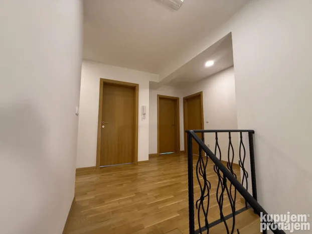 Laze Jovanovica Porcija, Opština Zemun, 5+ petosoban, 144 m²