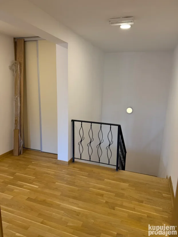 Laze Jovanovica Porcija, Opština Zemun, 5+ petosoban, 144 m²