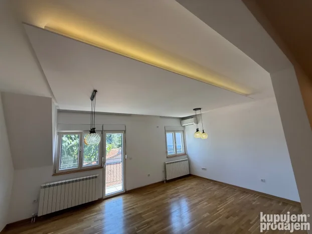 Laze Jovanovica Porcija, Opština Zemun, 5+ petosoban, 144 m²