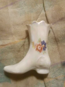 cizmica-vaza PORCELAN ZAJECAR Yugoslavia