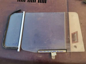 Staklo levih zadnjih vrata Lada 2131 Niva produzena