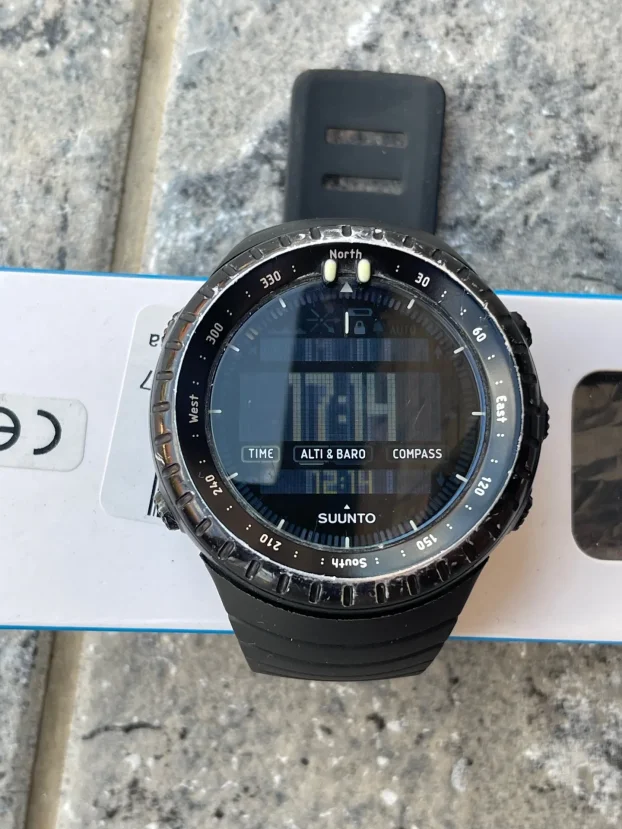 Suunto Core all black sat KupujemProdajem