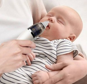 Aparat za izvlačenje sekreta iz nosa i uha