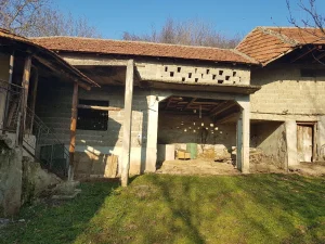 Izdajem pomocne zgrade