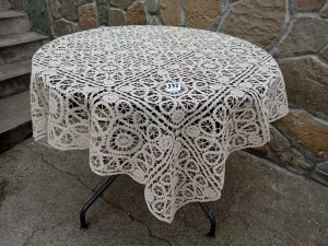 Stoljnjak ručni rad iz bakine škrinje