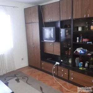 Izdajem sobu na Vasaristu za studenta