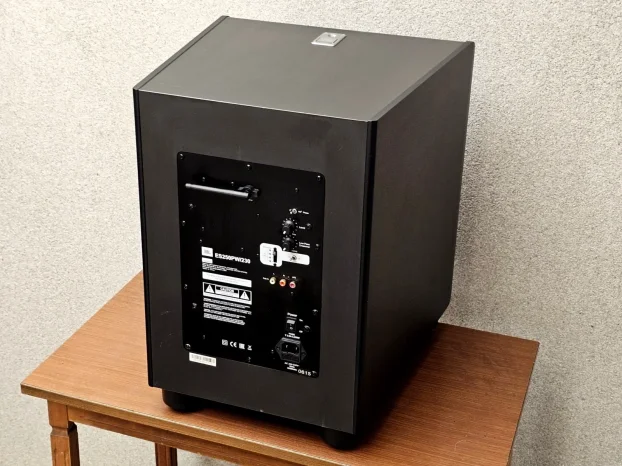 JBL ES 250 - Powered Subwoofer 400 Watt / 12 Inch Bass