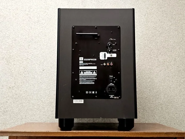 JBL ES 250 - Powered Subwoofer 400 Watt / 12 Inch Bass