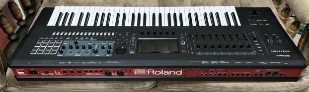 Roland FANTOM 6 odlično stanje kao NOV