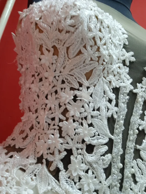 Venčanica sa romantičnim korsetom i svedenom suknjom