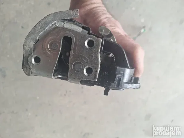 Toyota Yaris 3 brava zadnjih desnih vrata