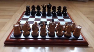 Sah tabla i figure rezbarene drvene , 38 x 38 snizeno