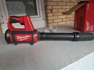 Milwaukee M12 duvač